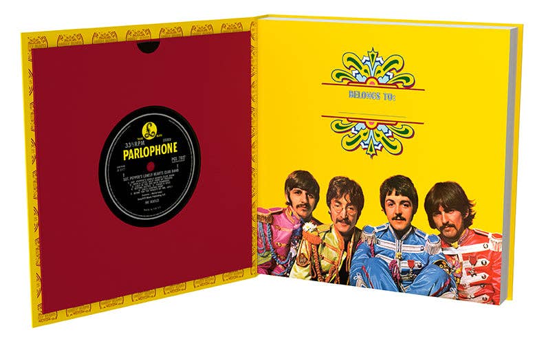 Beatles: Sgt. Pepper's Lonely Hearts Club Record Album